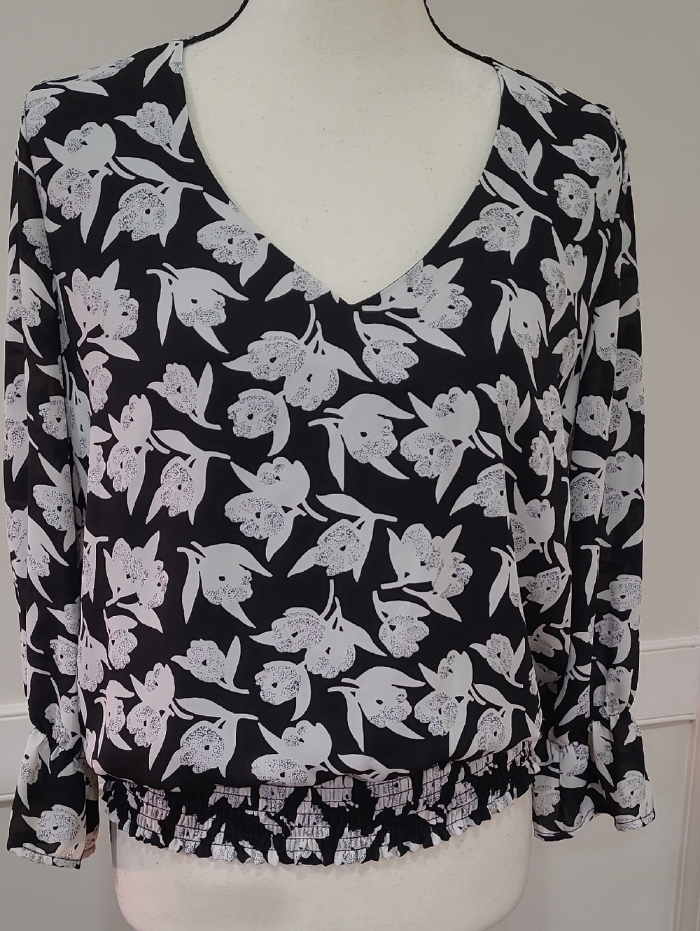 Philosophy Black and White Floral V-Neck Blouse - Size S